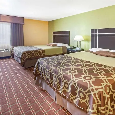 Super 8 By Wyndham Houston/I-10/Federal Road-3