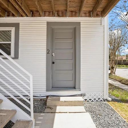 Historic Heights Artist Boho Bungalow-3