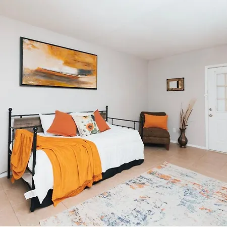 Enticing 1Br Apartment In The Heart Of The Heights-3