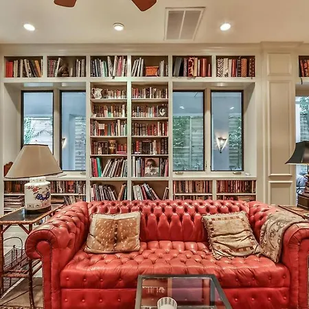 Artist'S Library With A Private Swimming Pool-2