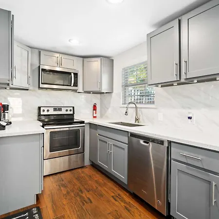 Stunning & Vibrant Apt 7 Min From Tx Med Center-3
