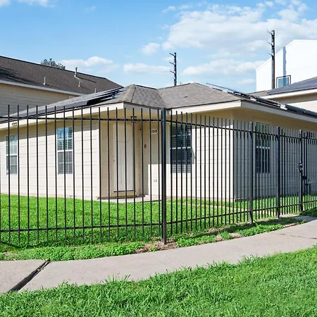 Pristine & Exquisitely Designed Apt 7 Min From Tx Med Center-2