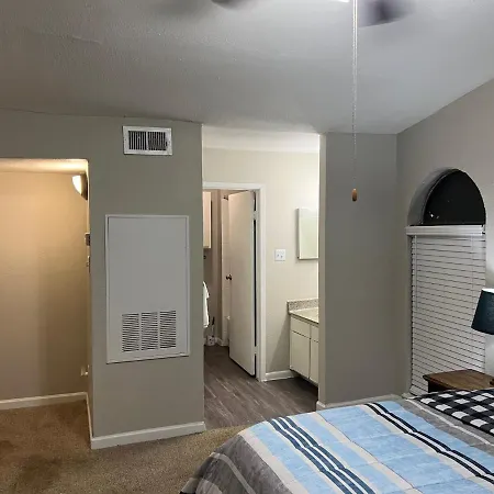 Beautiful 1-Bedroom Townhome With Nice Amenities-2