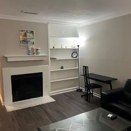 Beautiful 1-Bedroom Townhome With Nice Amenities-3
