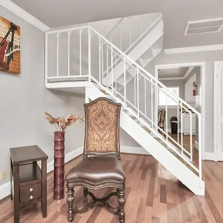 Retro Haven 2Br Townhome Located In Montrose-2
