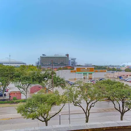 1Br Urban Retreat Pool Gym Near Nrg Wifi Petok-3