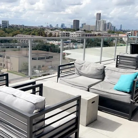 Luxe Mid-Downtown Apartment-2