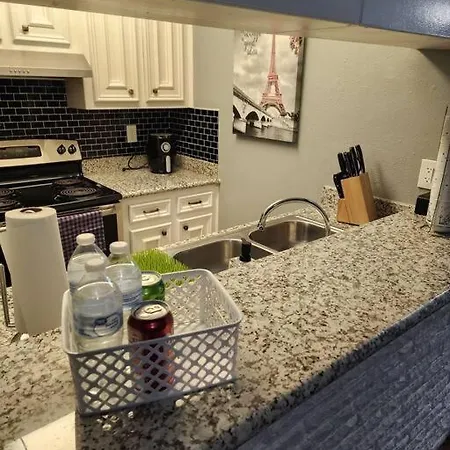Blue Shark *E4* @ Midtown Comfortable 1Br King Apartment-2
