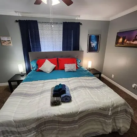 Blue Shark *E4* @ Midtown Comfortable 1Br King Apartment-3