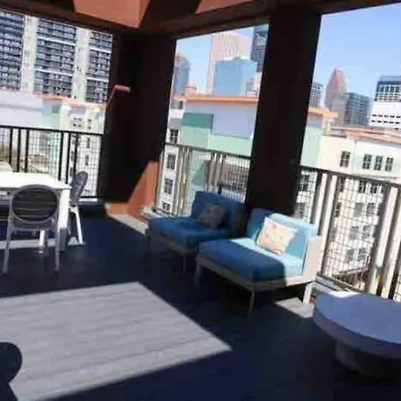 Fancy Apt Downtown. Pool. Gym. Lounge. Pet Ok-2