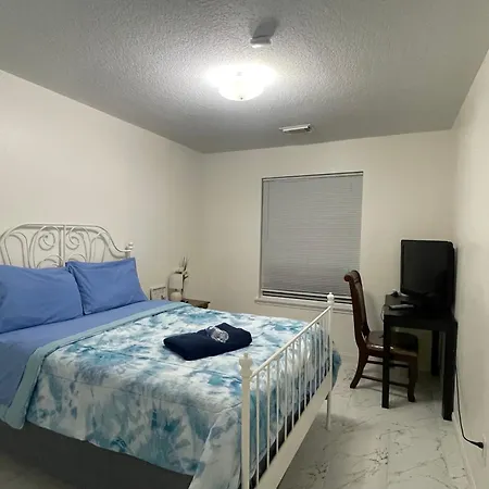 Rooms In Houston Texas Home Near Hobby Airport-3