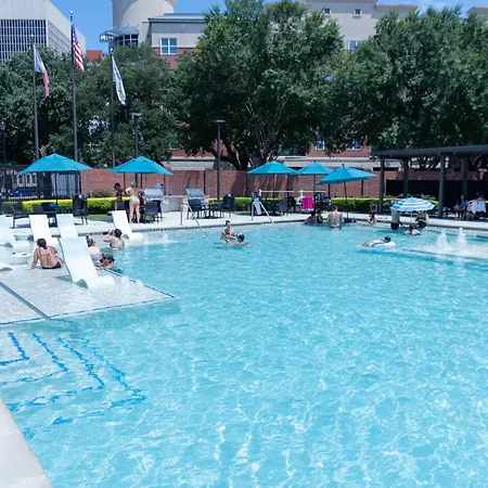 Luxurious One Bedroom One Bath Midtown-2