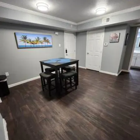Blue Shark *B501* @ Medical Center 1Br Modern King Apartment With Private Patio-3