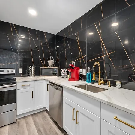Charming 1Br Heights Apt With Pool And Free Park-3
