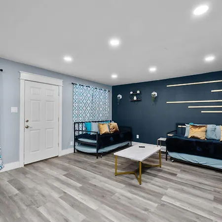 Cute And Stylish 1Br Apt With Pool & Free Park-2