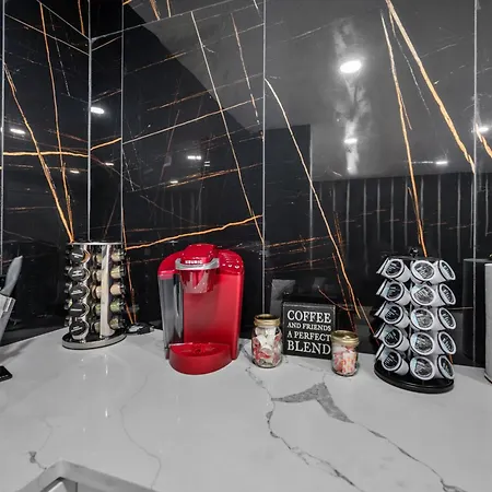 Heights 1Br Chic Apt With King Bed & Pool-2