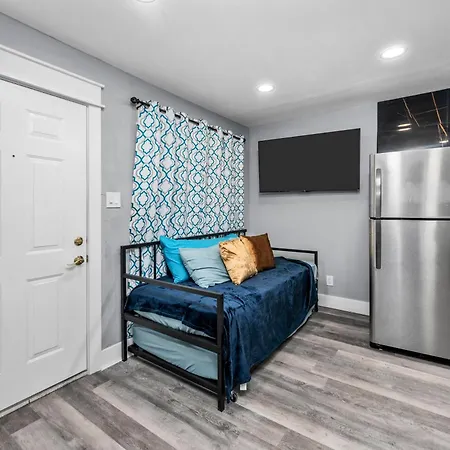 Central Heights 2Br Oasis With Pool & Free Park-3