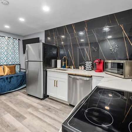 Central Heights 2Br Oasis With Pool & Free Park-2