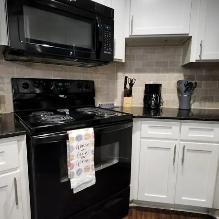 Med Center Charm 2Br Haven-3