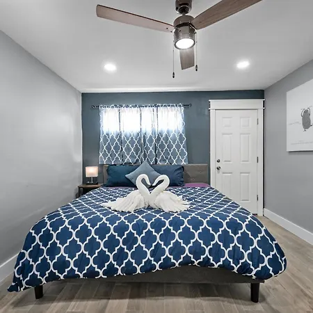 Comfortable 2Br Uptown Escape With Free Park-3