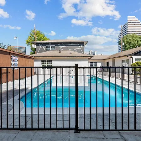 Spacious 1Br Galleria Apt With Pool & Free Park-3