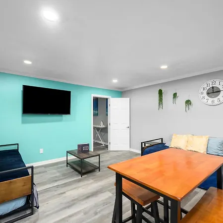 Lovely Montrose 3Br Apt With Fast Wi-Fi & Free Park-3