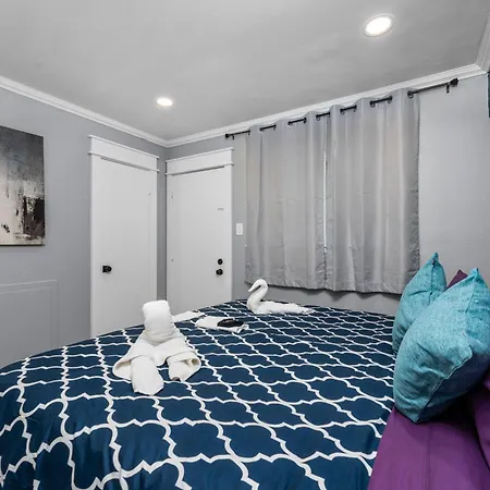 Bright & Airy Apt Close To Everything With Free Park-3