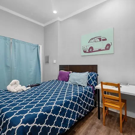 Trendy Montrose 1Br Apartment-3