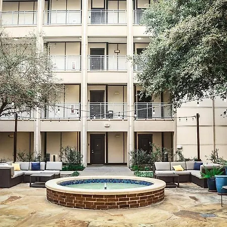 Houston Gem Walk To Dine & Shop-2