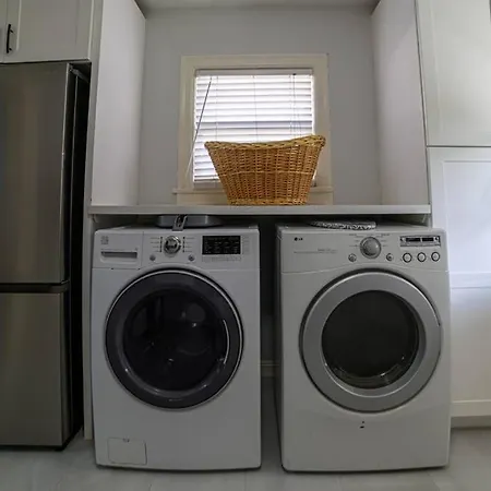 Beautiful 2Br 2Ba Montrose Home-3