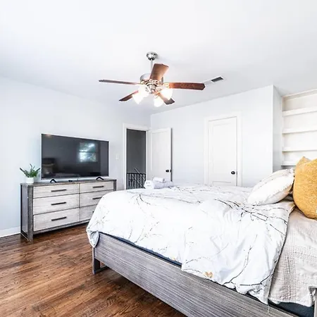 Beautiful 2Br 2Ba Montrose Home-2
