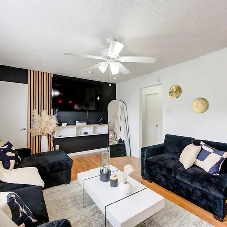 1 Bedroom Getaway In Houston-3