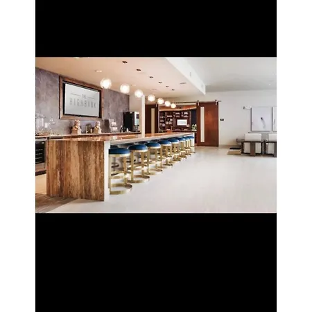 Luxurious 1 Bedroom W Pool & Patio Ingalleria Area-3