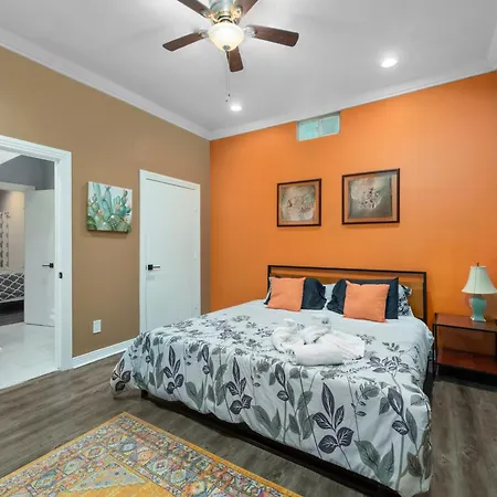 Spacious 2Br Apt With King Beds & Fully Equipped Kitchen-2