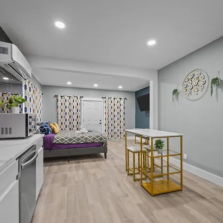 Charming Midtown Studio With Free Parking-2