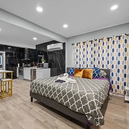Charming Midtown Studio With Free Parking-3