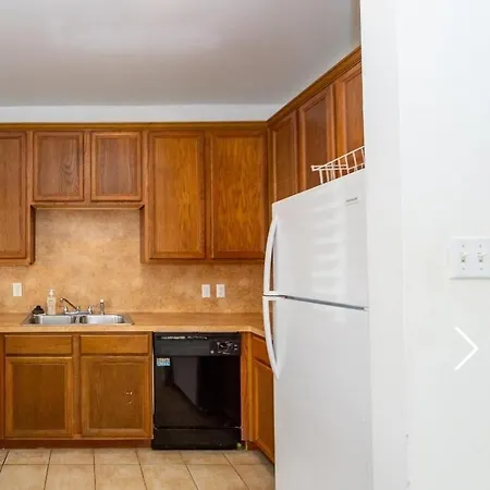 Private Room Near Downtown, Great Value Room Has No Door-2