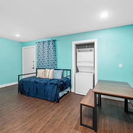 Chic 1Br Stay With King Bed And Free Park-2