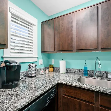Chic 1Br Stay With King Bed And Free Park-3
