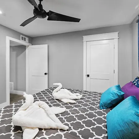 Relaxing 2Br Haven In Heights With Pool And Free Parking-3