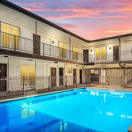 Relaxing 2Br Haven In Heights With Pool And Free Parking-2