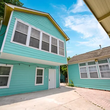 Mins To Midtown Heights Studio Apt With Free Parking-2