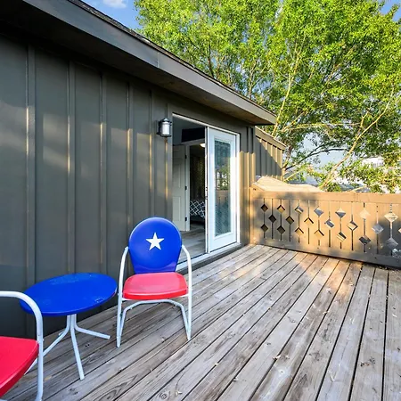 Cozy & Spacious Montrose Retreat With 3Br Near Houston Attractions-3