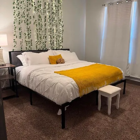 Luxury 1Br With Balcony Near Airport-3