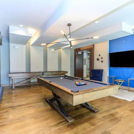 Distinct Houston Luxury Downtown-3