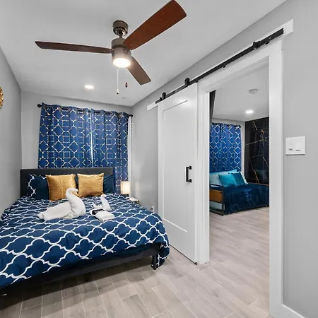 Bright And Airy 2Br With King Bed Free Parking And Pool-3