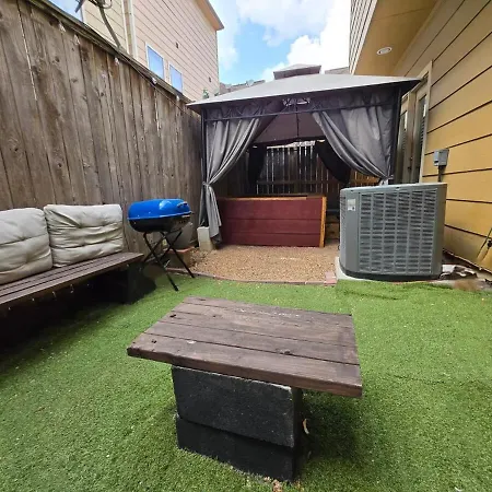 Galleria Comfort 3Br King Bed Private Jacuzzi And Garage-3