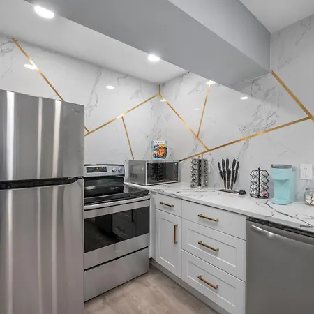 Quirky Museum District Apartment In Prime Location-3