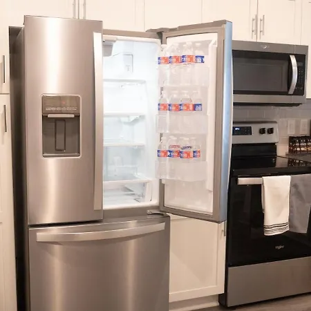 New! The Vibe Med Center Apartments - Central Houston-2