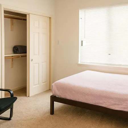 Private Room Near Downtown, Great Value-3